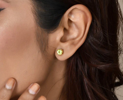 Peridot stud in 18K Gold Vermeil and Sterling Silver